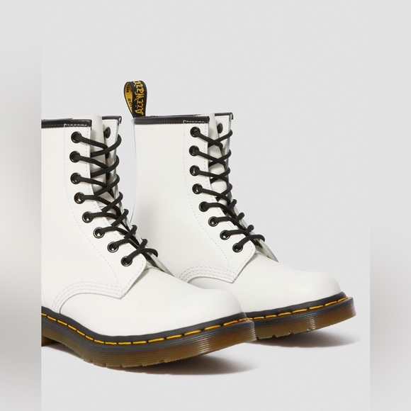 DR. MARTENS 1460 WOMEN'S SMOOTH LEATHER LACE UP BOOTS - Picture 2 of 16